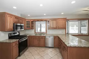 5019 Burman Dr, Crystal Lake, IL 60014 - Photo 9