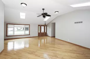 5019 Burman Dr, Crystal Lake, IL 60014 - Photo 7
