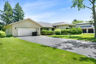 15 E Leon Ln, Prospect Heights, IL 60070 - Photo 1