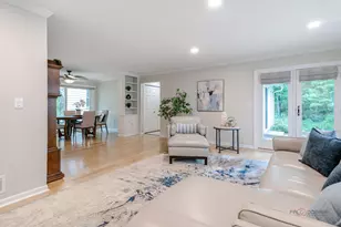 10 Court of Fox River Vly, Lincolnshire, IL 60069 - Photo 5