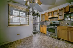 7915 S Saginaw Ave, Chicago, IL 60617 - Photo 9
