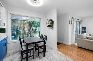 2024 Sudbury Dr, Hoffman Estates, IL 60169 - Photo 5