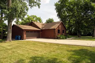 1033 W Wood St, Bensenville, IL 60106 - Photo 1