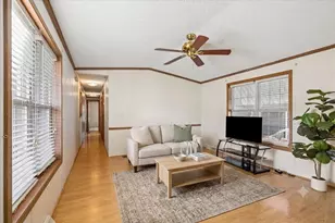 726 Hillcrest Ln, Crystal Lake, IL 60014 - Photo 5