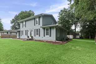 27 Bel-Air Dr, Centralia, IL 62801 - Photo 3
