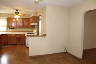 615 N Indiana Ave, Salem, IL 62881 - Photo 9