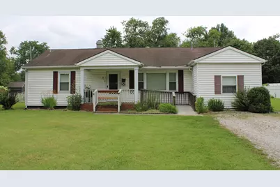 615 N Indiana Avenue, Salem, IL 62881 - Photo 1