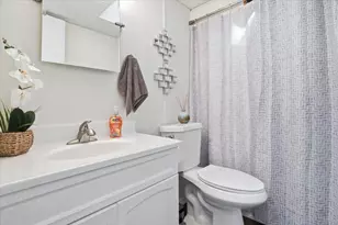 38703 N Sheridan Rd, Beach Park, IL 60099 - Photo 13
