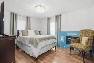 38703 N Sheridan Rd, Beach Park, IL 60099 - Photo 9