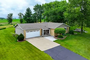 24165 Hillcrest Dr, Sterling, IL 61081 - Photo 3