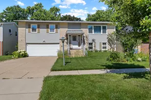 1418 S Hickory Dr, Mount Prospect, IL 60056 - Photo 1