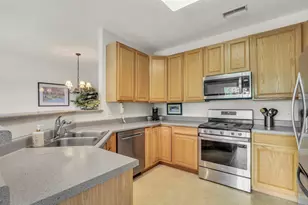 34451 N Old Walnut Cir, Gurnee, IL 60031 - Photo 9