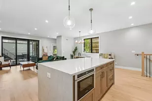 1845 W Waveland Ave, Chicago, IL 60613 - Photo 3