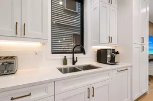1845 W Waveland Ave, Chicago, IL 60613 - Photo 7