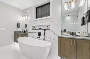 1845 W Waveland Ave, Chicago, IL 60613 - Photo 25