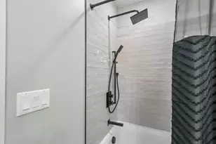 1845 W Waveland Ave, Chicago, IL 60613 - Photo 29