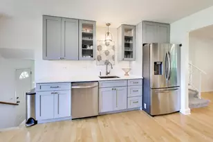 1823 E Camp McDonald Rd, Mount Prospect, IL 60056 - Photo 9
