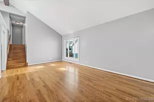 562 Roxbury Dr, Naperville, IL 60565 - Photo 9