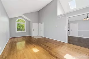 562 Roxbury Dr, Naperville, IL 60565 - Photo 7