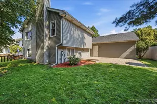 562 Roxbury Dr, Naperville, IL 60565 - Photo 5