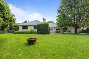730 Castlewood Ln, Deerfield, IL 60015 - Photo 27