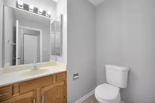 1671 Grosvenor Cir, Wheaton, IL 60189 - Photo 9