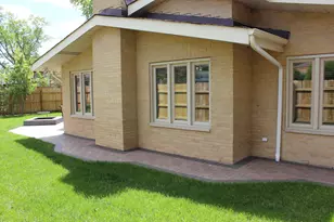 5639 N Manor Ln, Norwood Park Township, IL 60631 - Photo 7