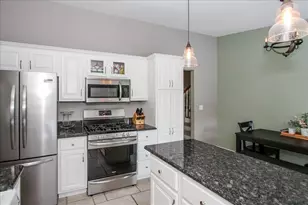 4N681 Brookside W Dr, Saint Charles, IL 60175 - Photo 9