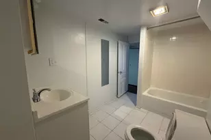 1645 W Beach Ave, Chicago, IL 60622 - Photo 27