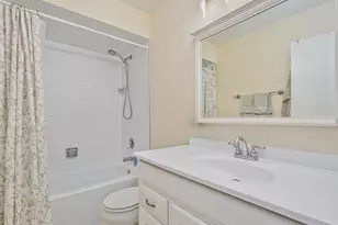 9356 Landings Ln, Des Plaines, IL 60016 - Photo 17
