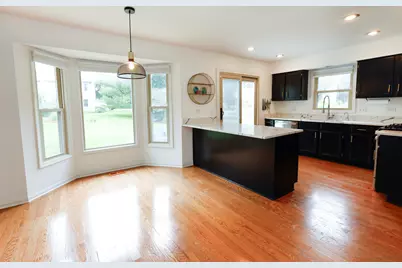 608 Thackeray Lane, Fox River Grove, IL 60021 - Photo 9