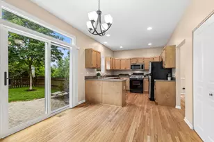 766 Providence Ln, Crystal Lake, IL 60012 - Photo 7