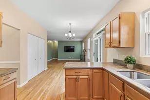 766 Providence Ln, Crystal Lake, IL 60012 - Photo 9
