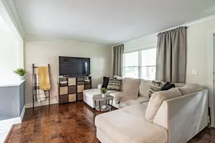 689 Laurel Ave, Wauconda, IL 60084 - Photo 5