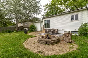 689 Laurel Ave, Wauconda, IL 60084 - Photo 25