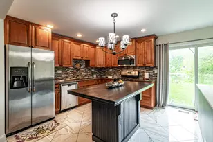 689 Laurel Ave, Wauconda, IL 60084 - Photo 7