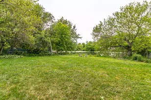 689 Laurel Ave, Wauconda, IL 60084 - Photo 29