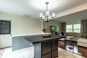 689 Laurel Ave, Wauconda, IL 60084 - Photo 9