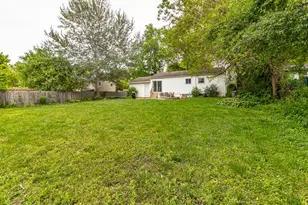689 Laurel Ave, Wauconda, IL 60084 - Photo 27
