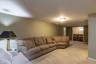 689 Laurel Ave, Wauconda, IL 60084 - Photo 17