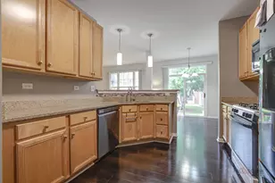 467 Pine Lake Cir, Vernon Hills, IL 60061 - Photo 21