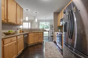 467 Pine Lake Cir, Vernon Hills, IL 60061 - Photo 5