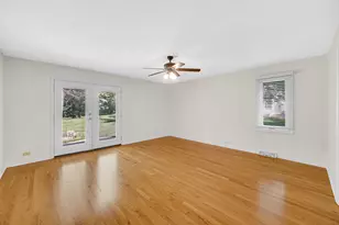 356 Windsor Ln, Inverness, IL 60010 - Photo 9