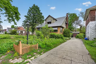 11427 S Longwood Drive, Chicago, IL 60643 - Photo 1