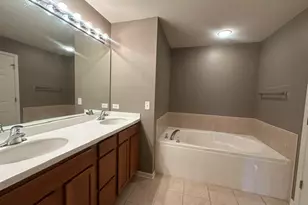 789 Lewisburg Ln, Aurora, IL 60504 - Photo 11