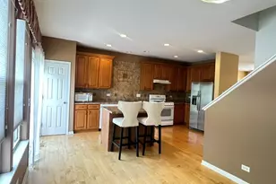 789 Lewisburg Ln, Aurora, IL 60504 - Photo 5