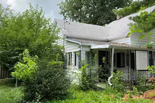 967 N Noble St, Virden, IL 62690 - Photo 3