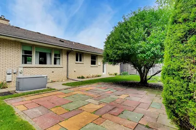 1015 Sherwood Drive, Prospect Heights, IL 60070 - Photo 13