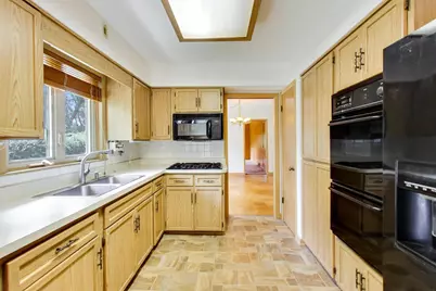 1015 Sherwood Drive, Prospect Heights, IL 60070 - Photo 7