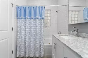1310 W Fletcher St, Chicago, IL 60657 - Photo 17